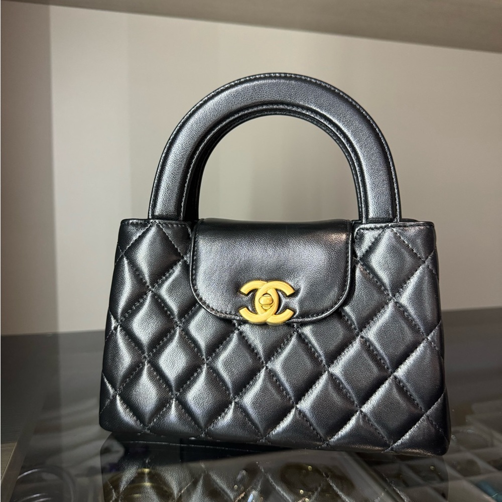 NEW ✨CHANEL Black Shiny Aged Calfskin Quilted - Picture 2 of 4